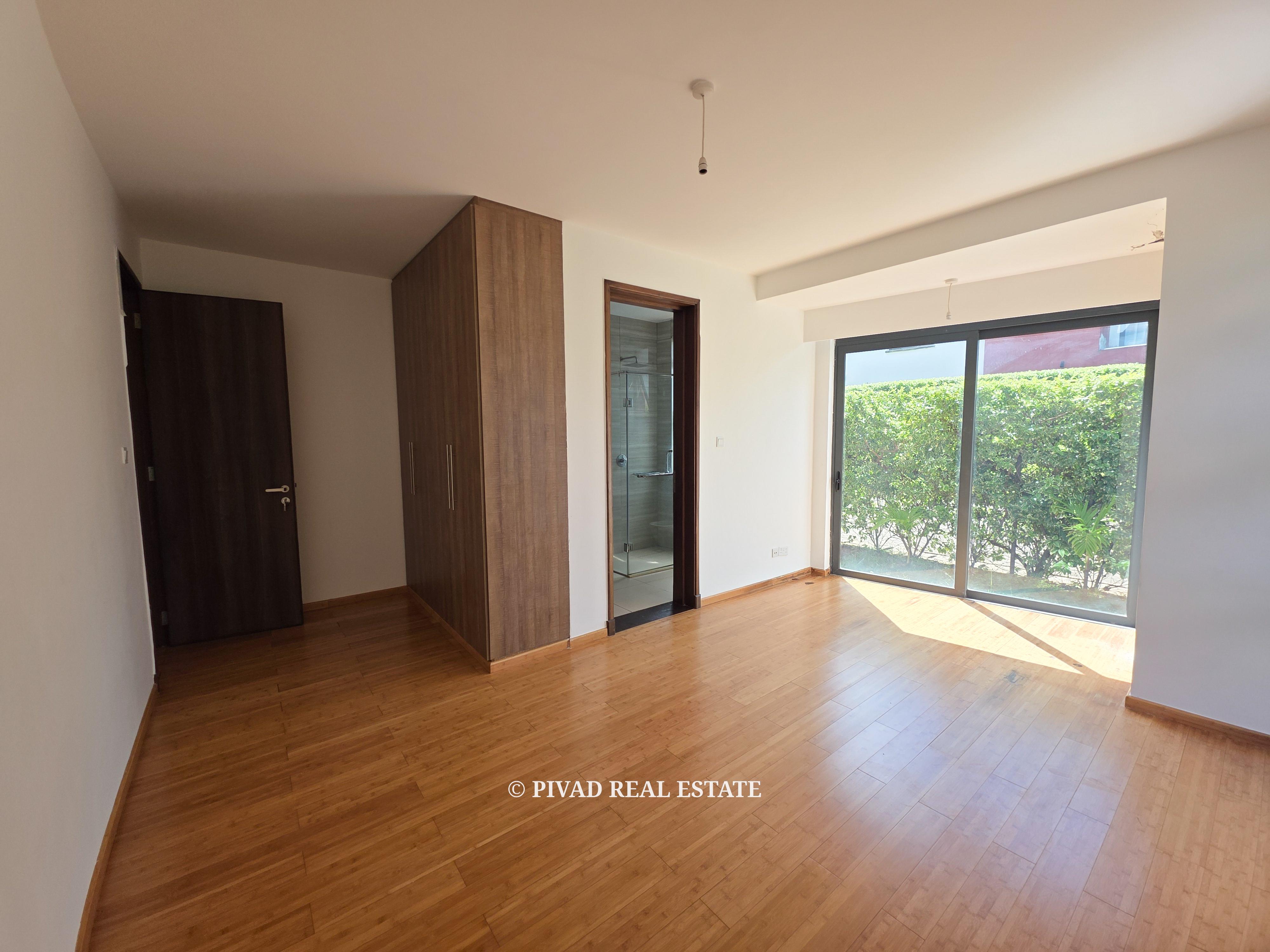 4 Bedroom Townhouse For Resale in Garden Estate
