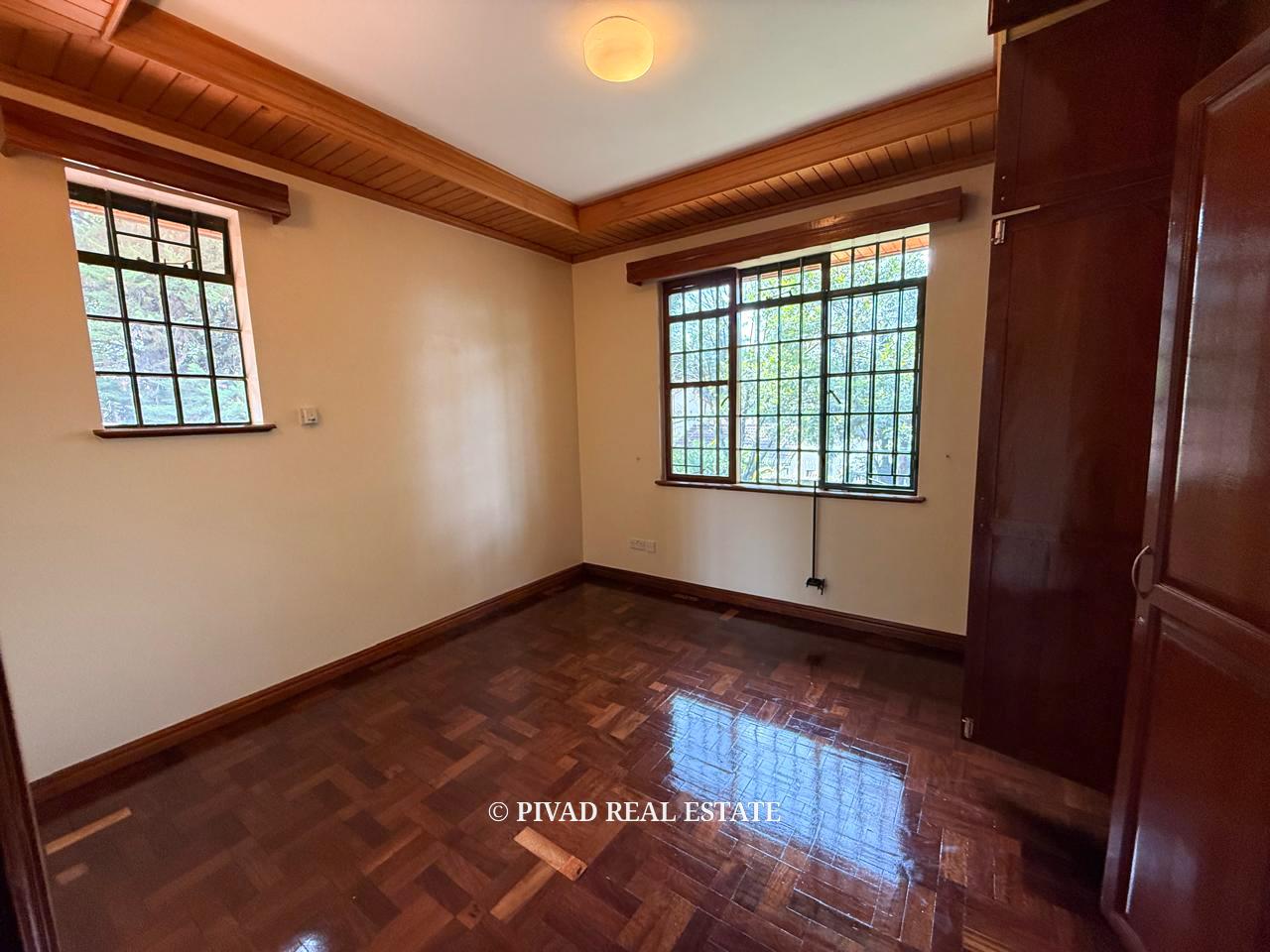 6 bedroom House Available for Sale in Nyari Estate.